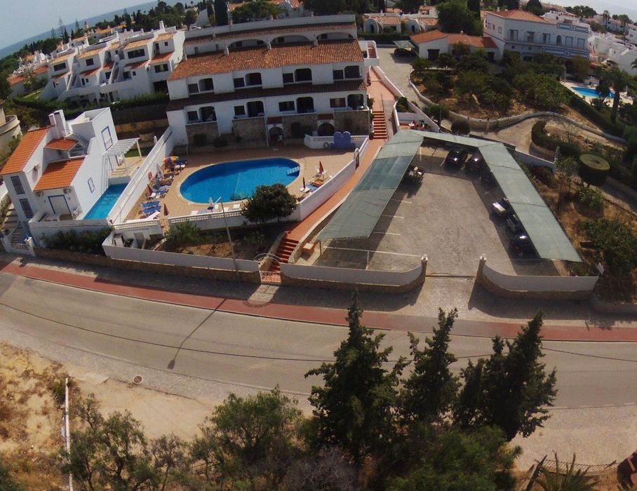 Apartamento T1+1 com piscina