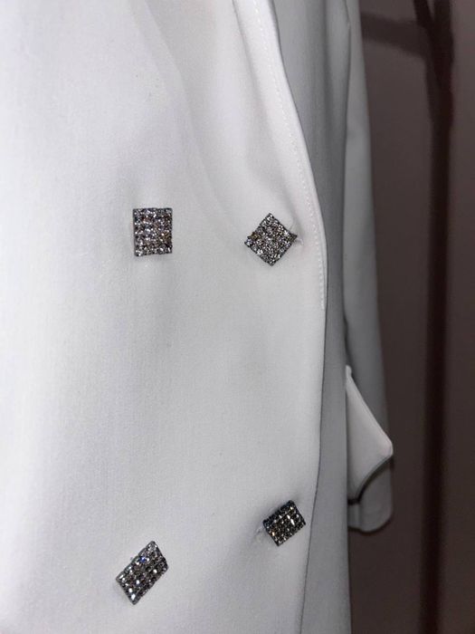 біла сукня-піджак