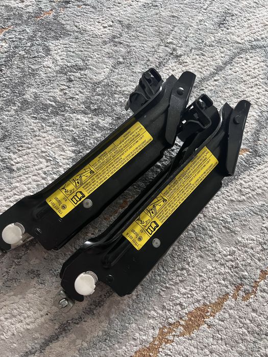 Домкрат на volksvagen touran 2003-2015 Нові