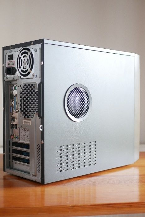 Komputer Asus P5G41C-M LX C2D 3,00 GHz 4GB RAM HD 80GB
