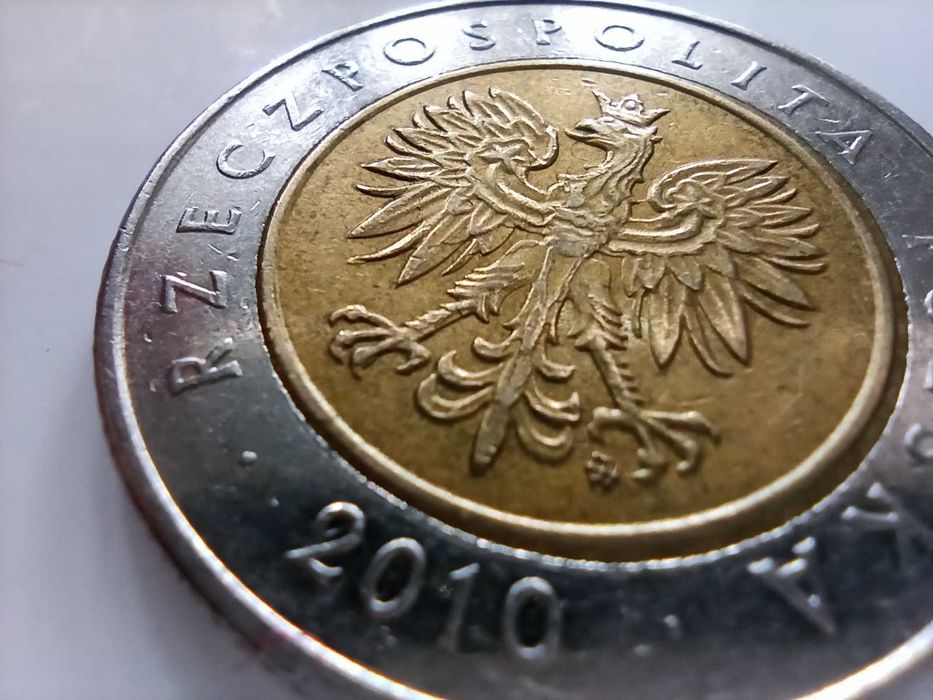 5 zł z 2010r z destruktami na awarsie i rewersie