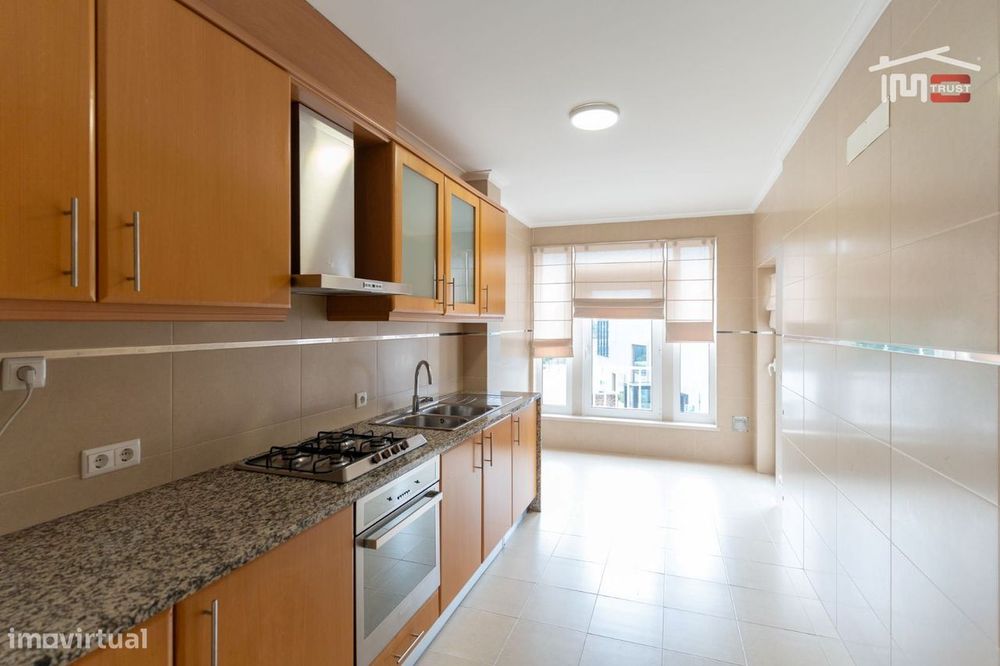 Apartamento T3 Rotunda Norte Fátima Com Elevador E Parqueamento Em ...