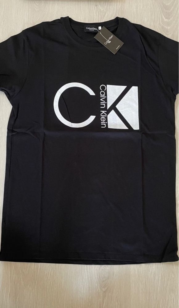 T-Shirt Calvin Klein Tamanho M