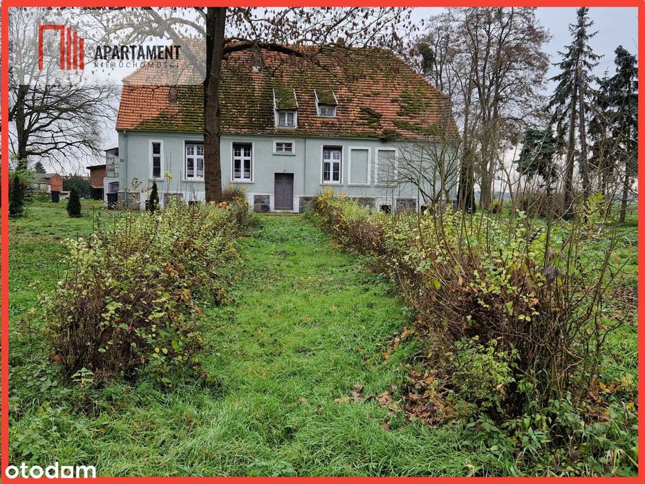 Dom w stylu dworkowym z dużą działką