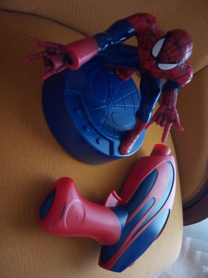 Spiderman, pistola com "laser"
