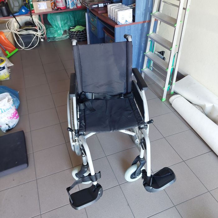 Nowy wózek inwalidzki składany