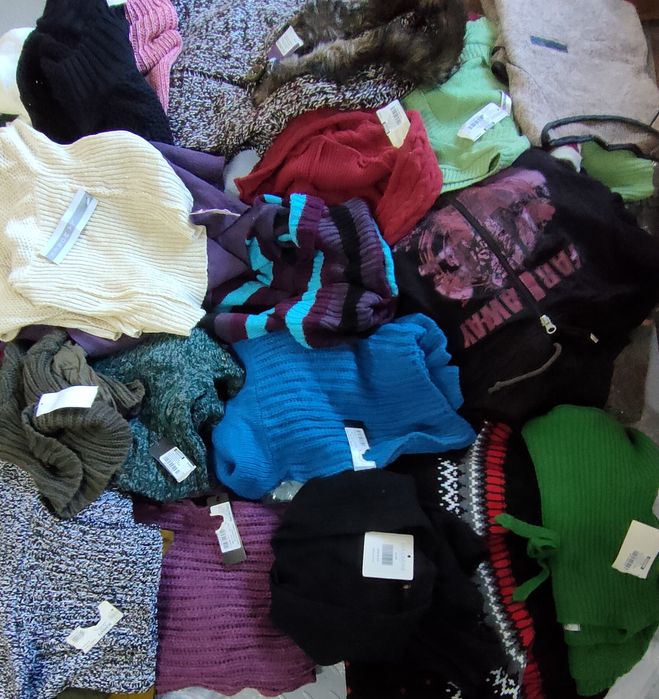 Nowe damskie swetry. Pakiet -mix. Outlet. Faktura VAT