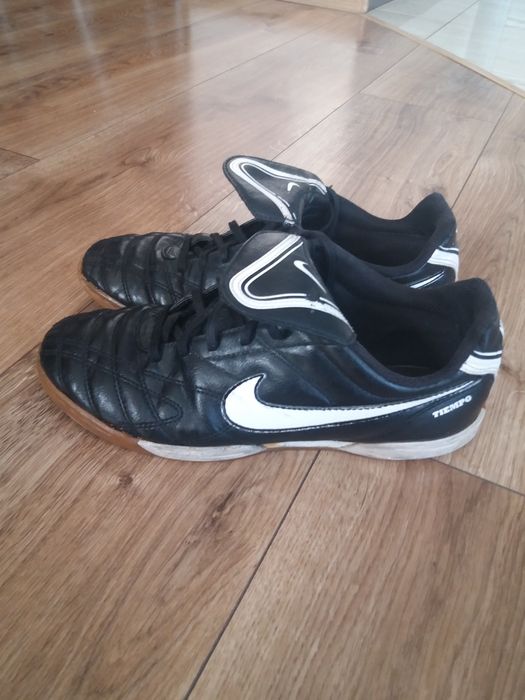 Halówki Nike Tiempo rozm. 38