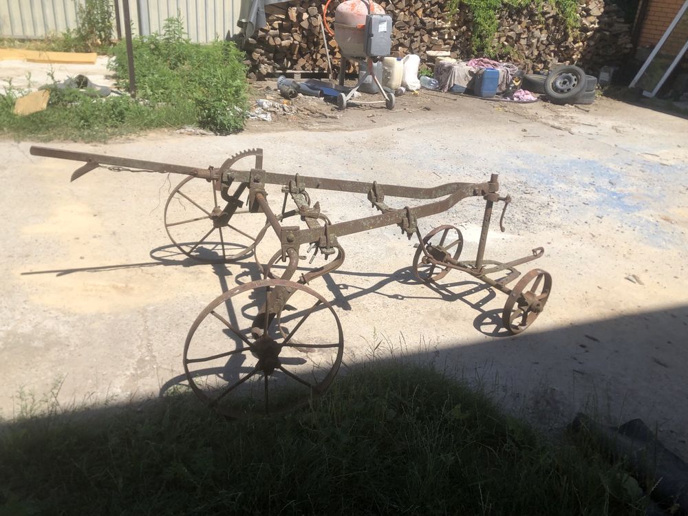 Кінний культиватор на декорацію