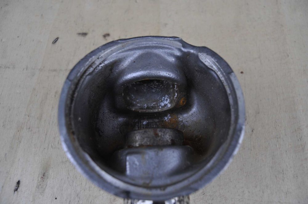 deutz 2012 , 1012  tłok silnika , korbowód głowica 101051b1k3r