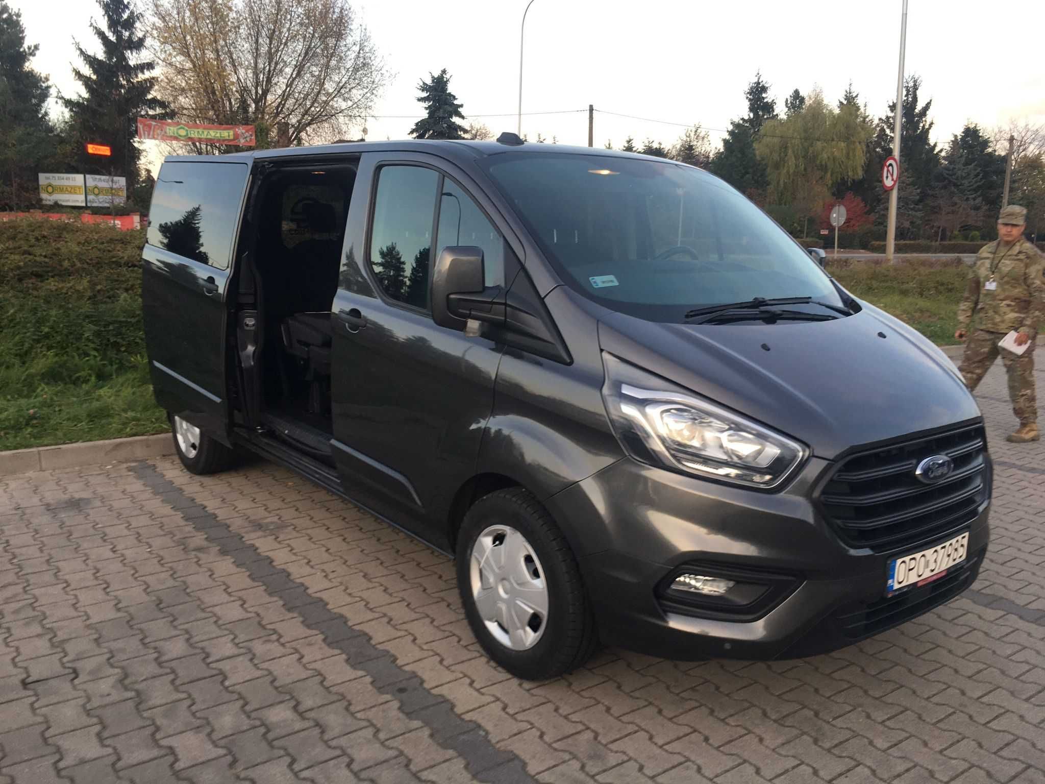 Wypożyczalnia samochodów 9 osobowych busów wynajem aut bus do wynajmu