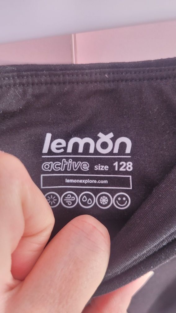 Legginsy 128 dziewczęce z paskiem pod stopą czarne marki Lemon Explore