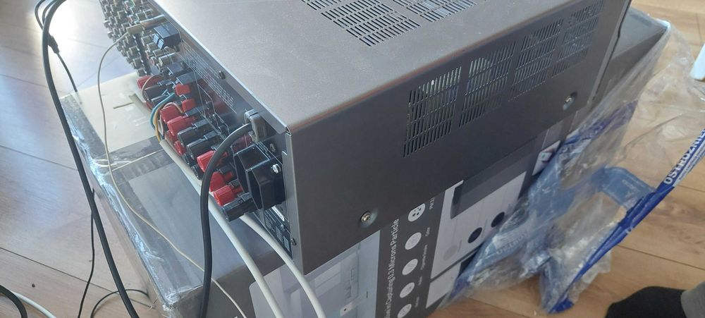 Amplituner Yamaha RX-V657 z pilotem