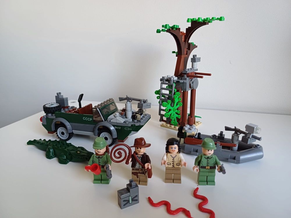 LEGO 7625 Indiana Jones  Obława w rzece