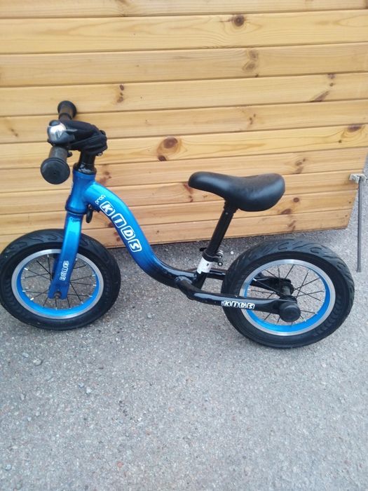 Продам дитячий беговел