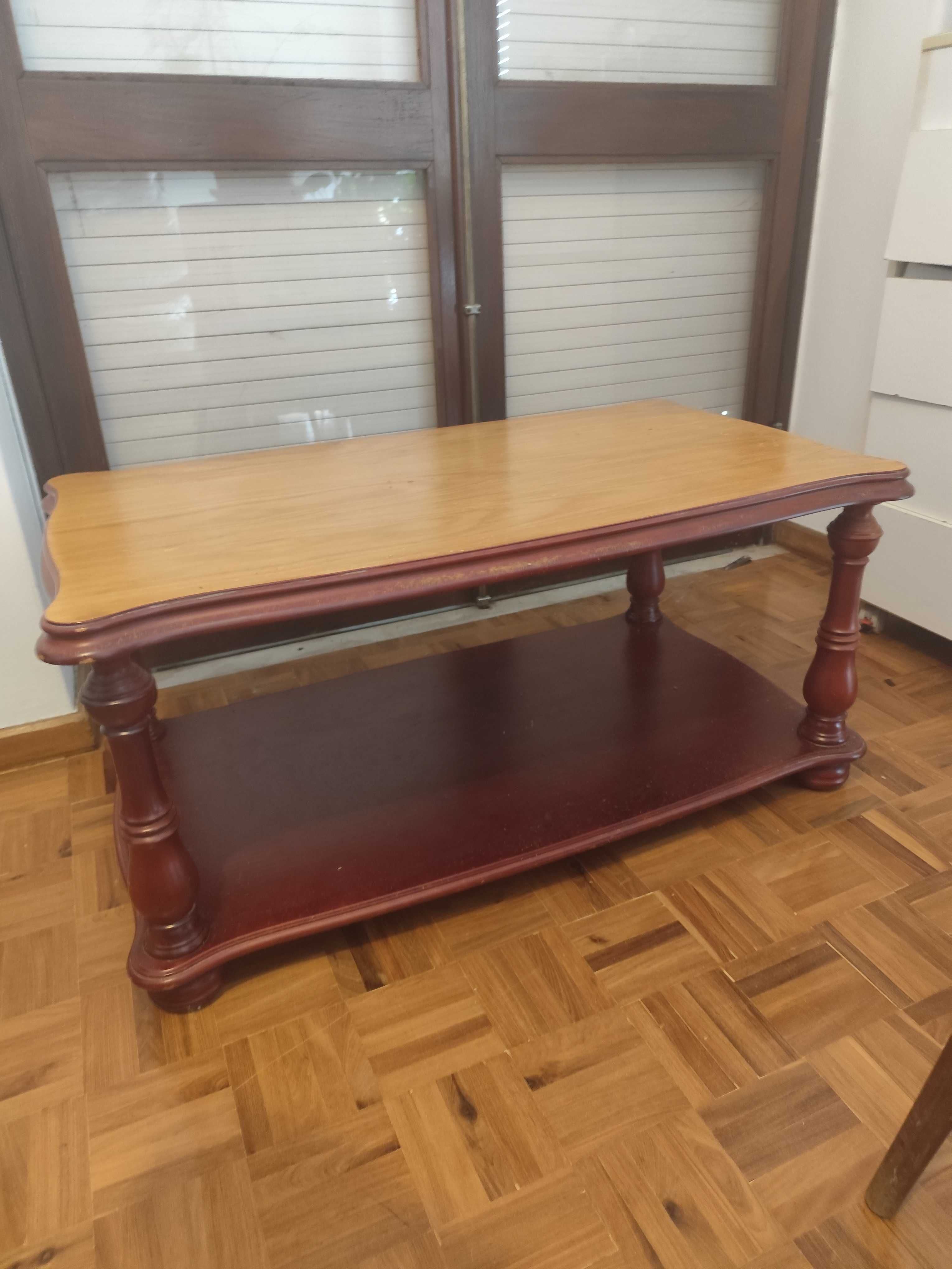 Mesa de apoio salinha de estar.
