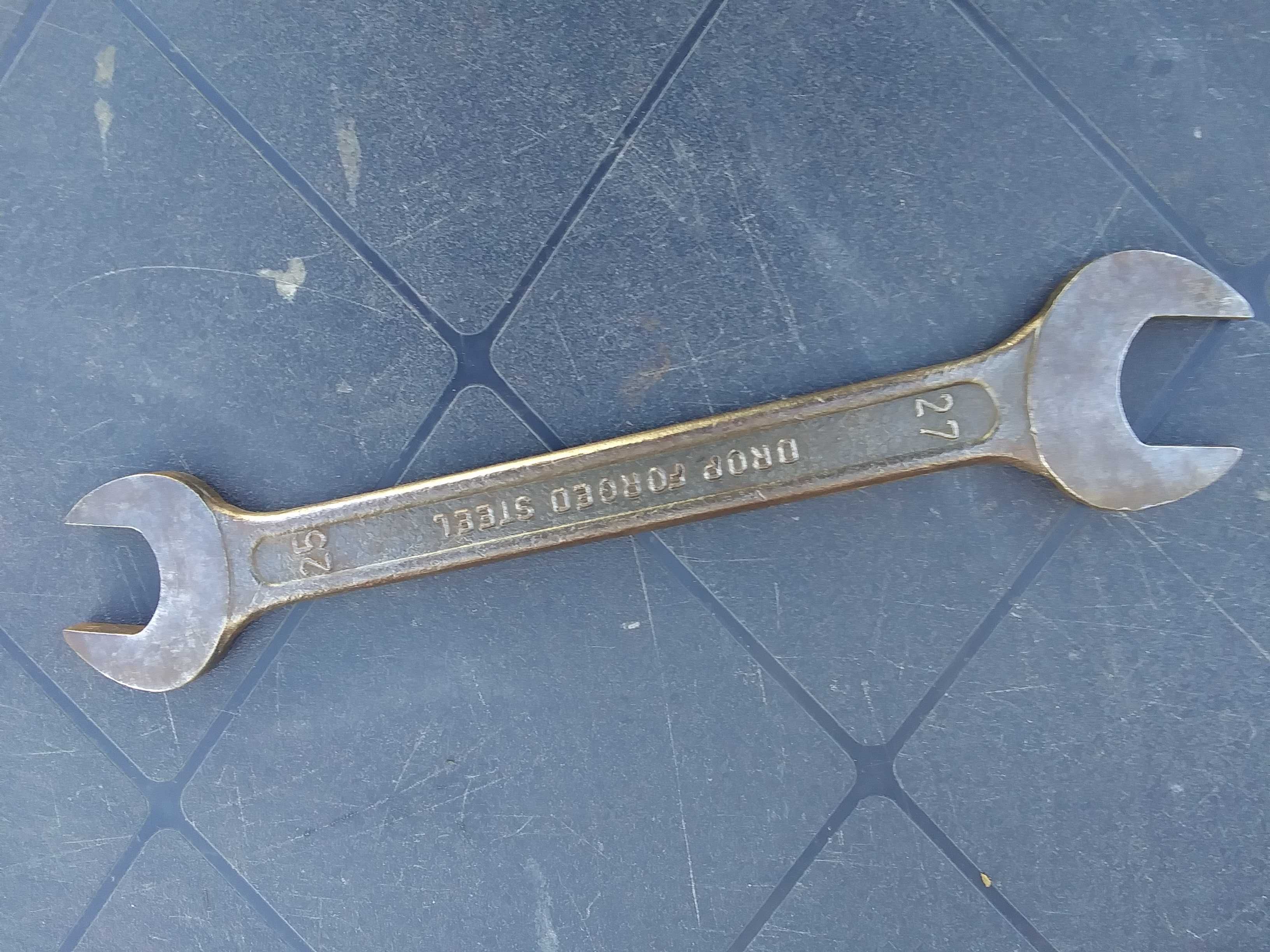 Stary duży klucz płaski Derby 25 27 mm stare polskie narzędzia z PRL