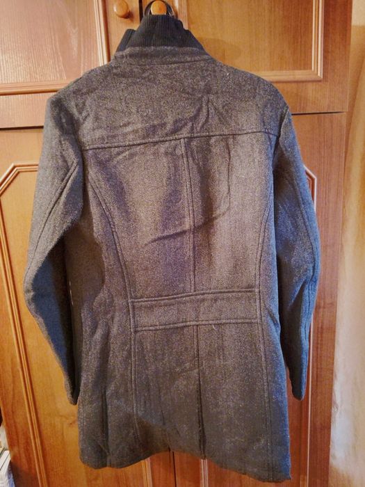 Тепле пальто для хлопця (на вік від 15 років).