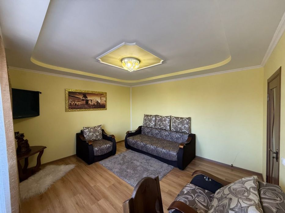 Продам квартиру в новобудові з меблями та технікою