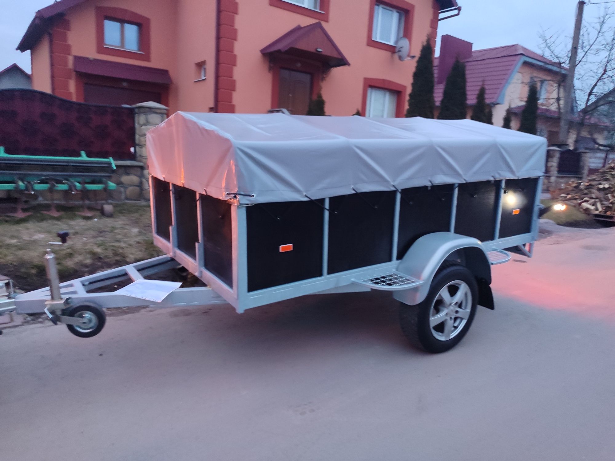Прицеп причіп прицепи
