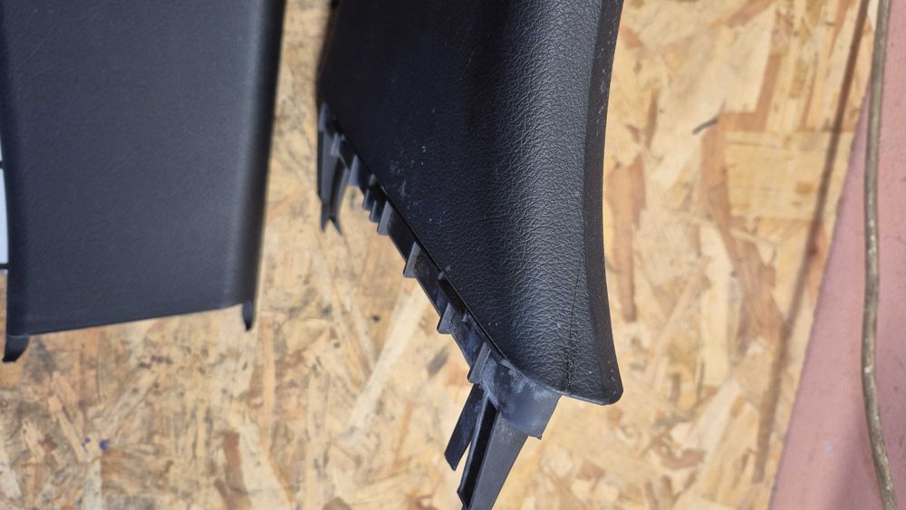 AUDI A4 B5 (8D)- Pilares B INFERIORES  1995 até 2001 - Cor: PRETOS