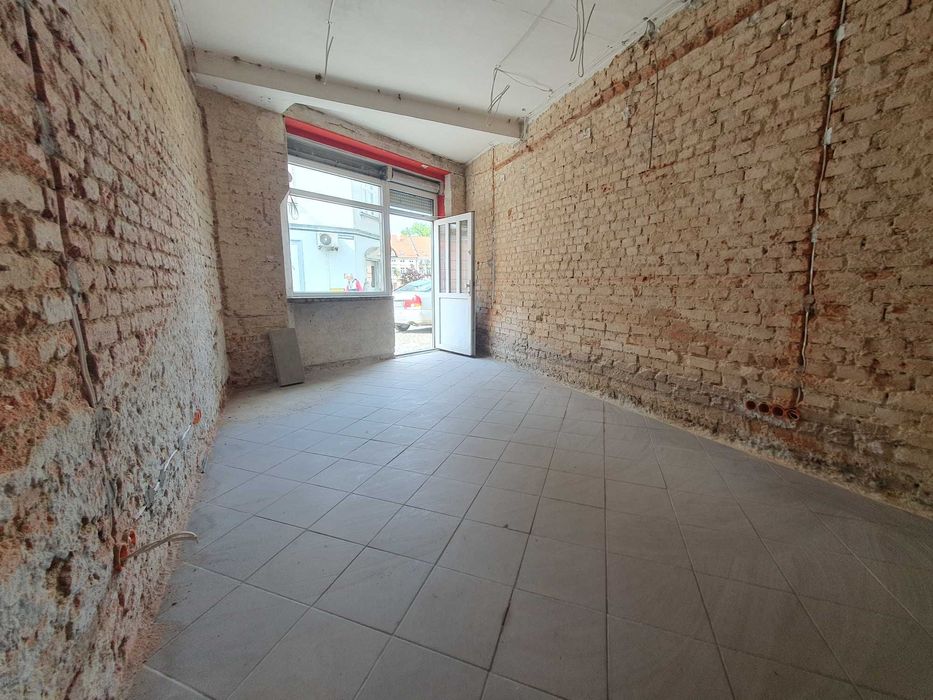 Lokal użytkowy 37 m² – centrum Leśnej – idealny pod usługi!
