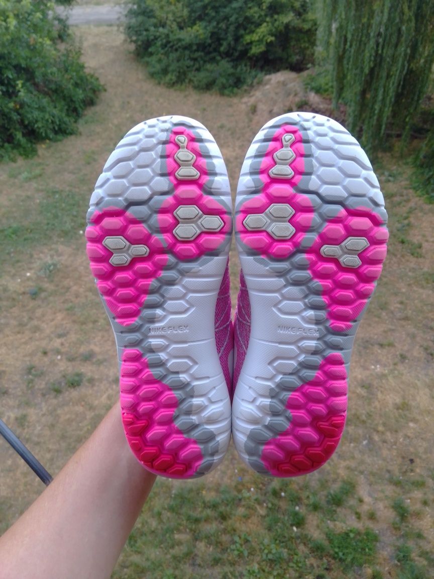 Продам кроссовки женские Nike 36.5