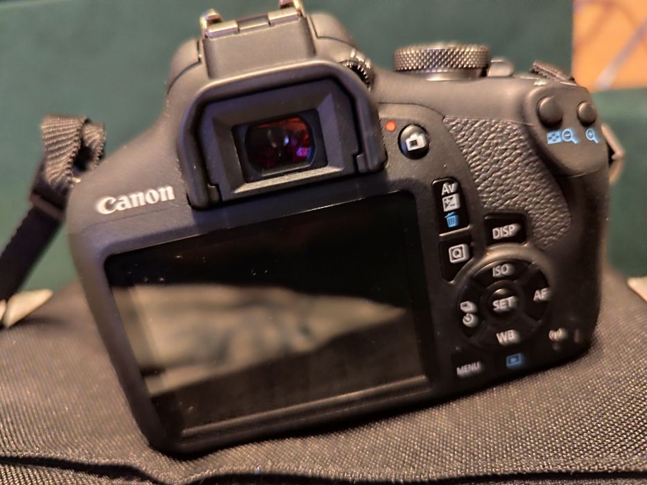 Super Okazja . Lustrzanka Canon EOS 2000D