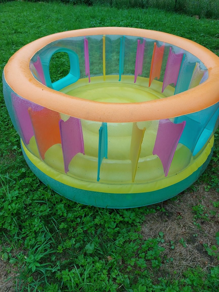 Dmuchana trampolina
