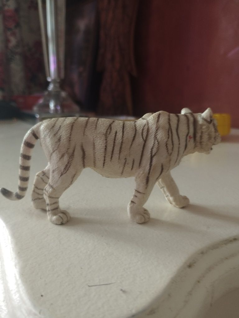 Figurka białego tygrysa firmy Schleich