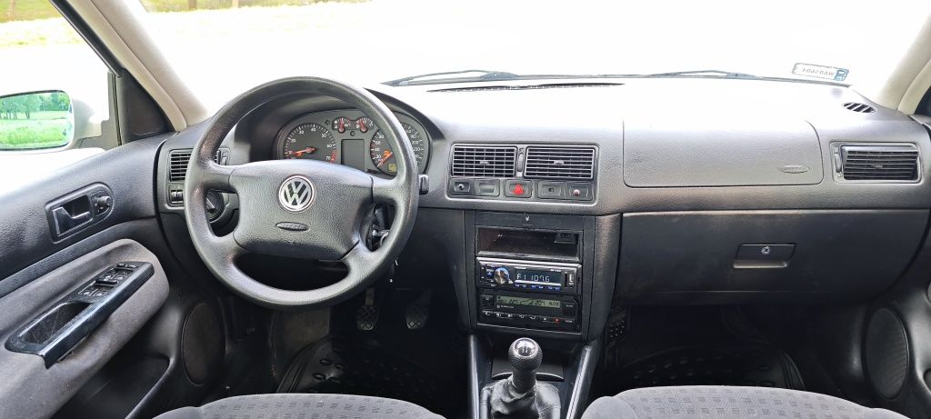 Volkswagen Golf 1.6 benzyna przebieg 279tys climatronic 2000r do jazdy