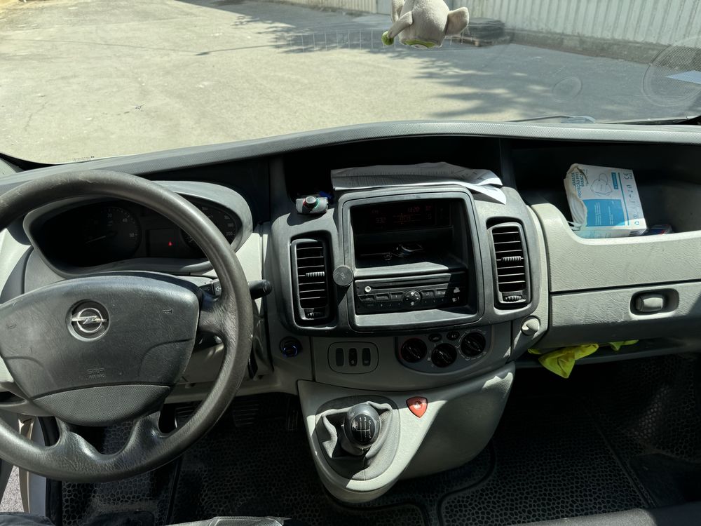 Opel vivaro 2.0 cdti 2011