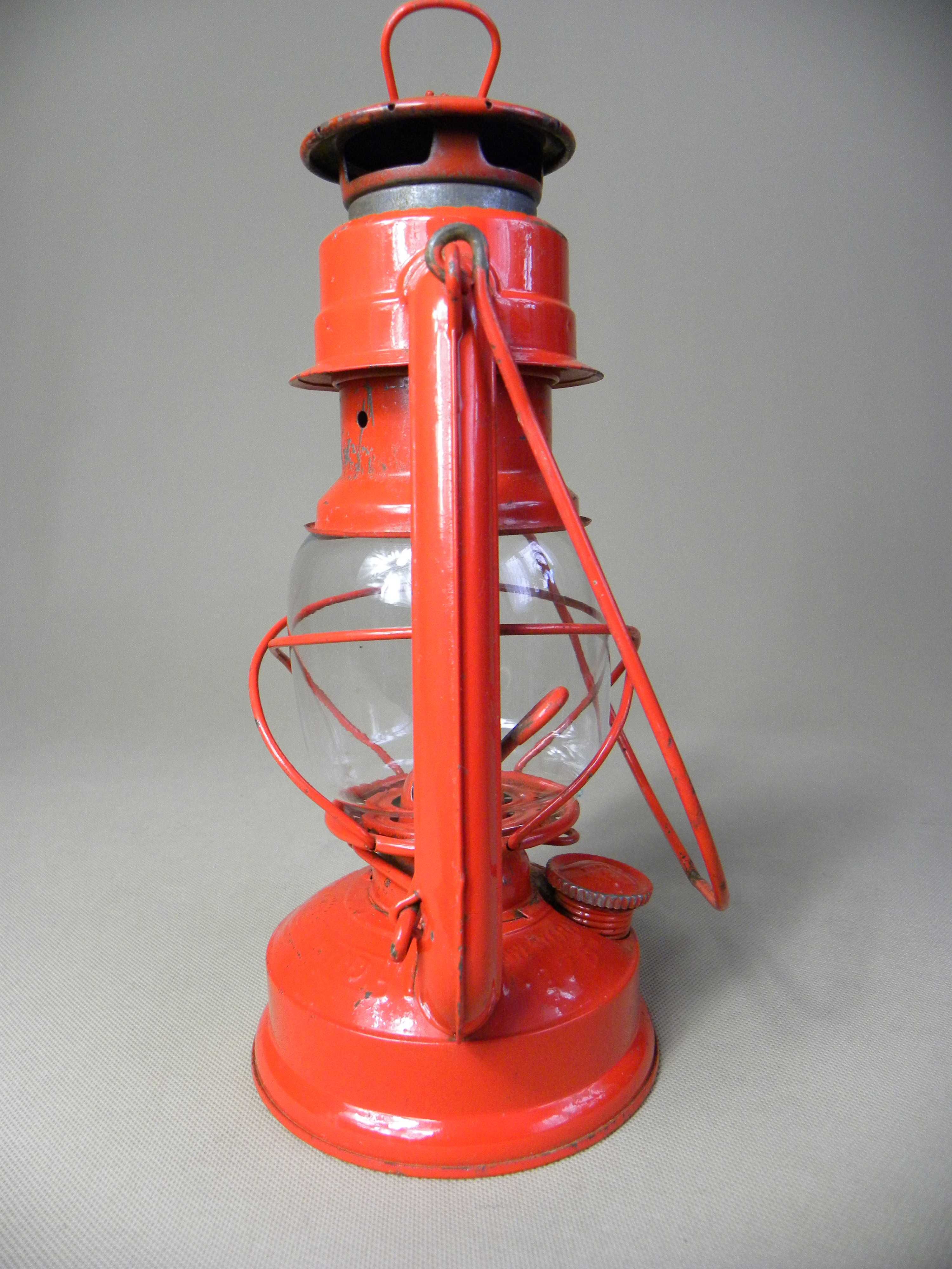 Niemiecka lampa naftowa Feuerhand 275 Western Baby czerwona