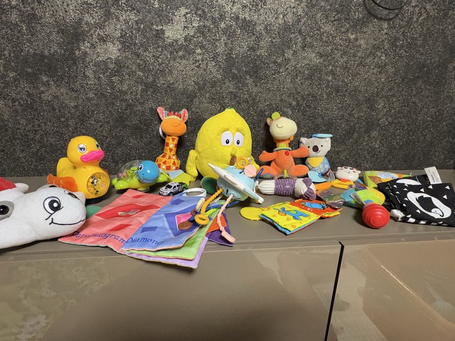 Іграшки лот 0-12 місяців