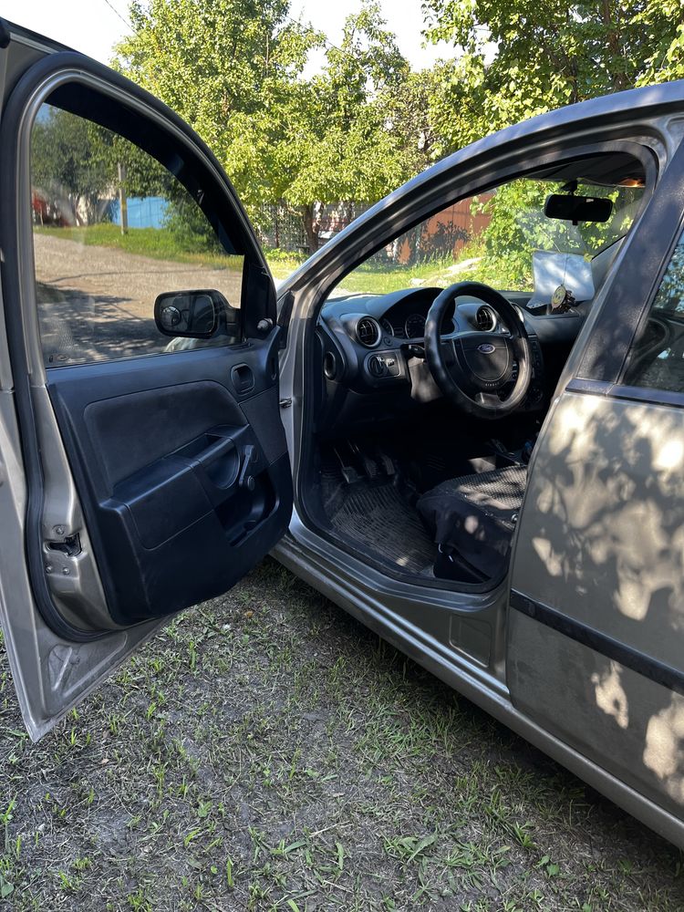 Ford Fiesta 1.3 бензин