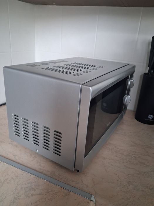 Mikrofalówka Amica mało używaną szara czarna szkło rozmrażanie sprawna