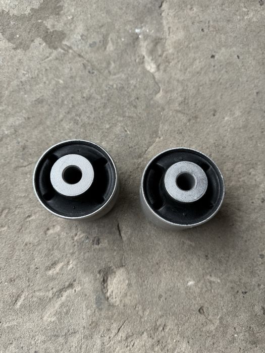 Сайлентблок переднього важеля  (банан) Tesla Model S/SR/X