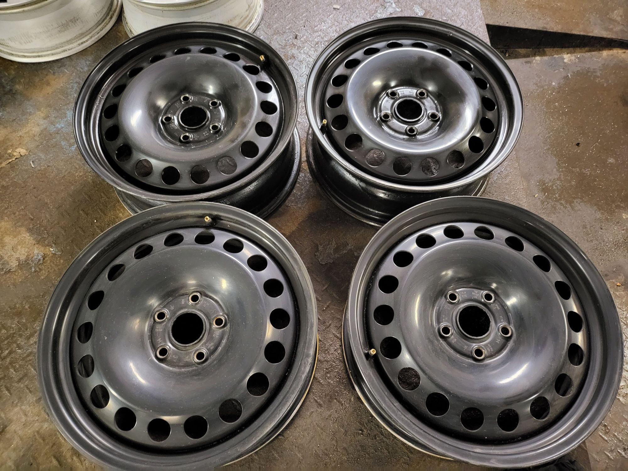 Felgi 17 VW T-Roc Sharan Tiguan Passat Golf T4 Jetta Skoda Seat 5x112.