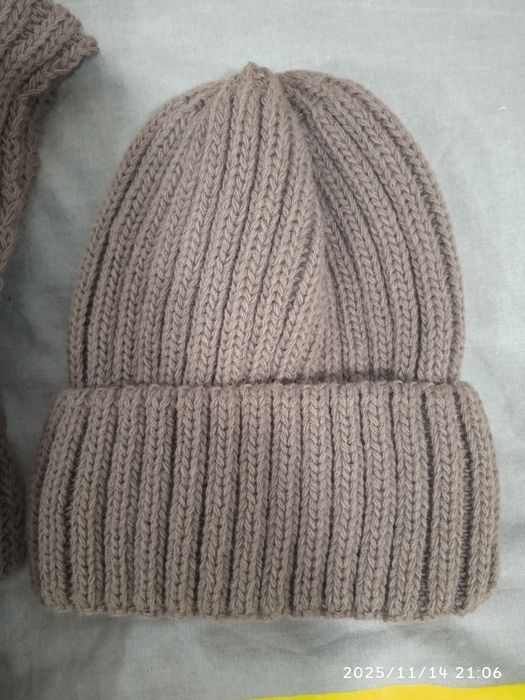 Шапочка нова із шарфиком коричнева на 12 14 років