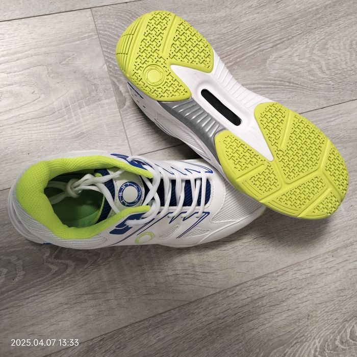 Кросівки всесезонні