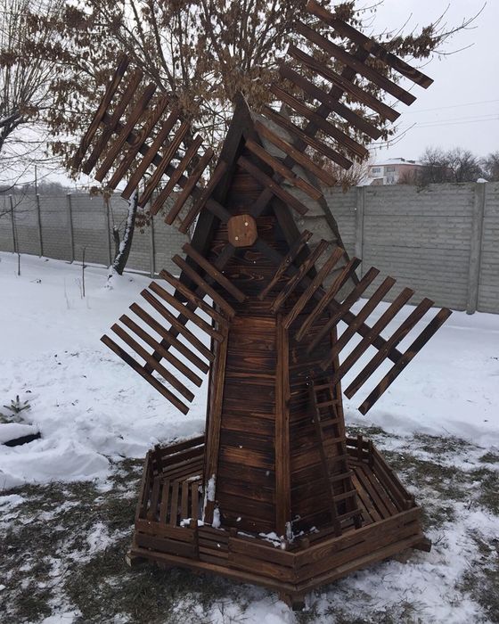 Мельница из дерева