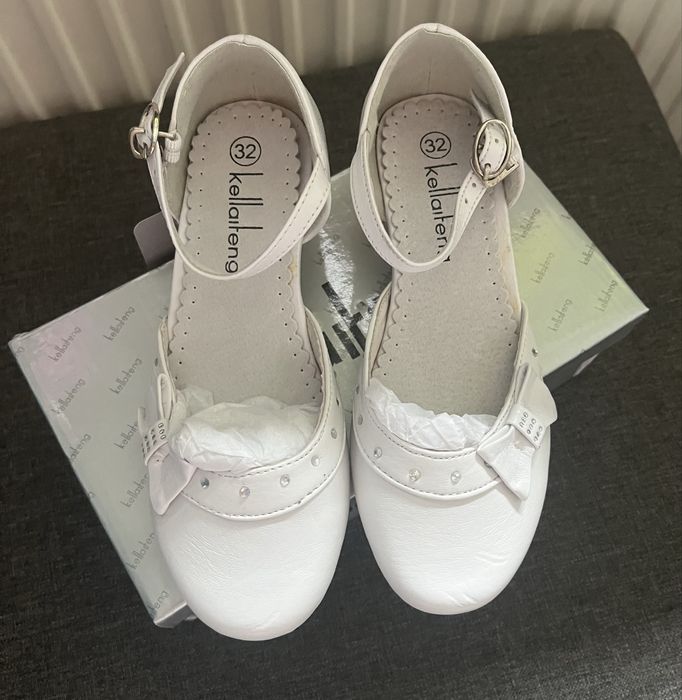 Nowe buciki dla dziewczynki, 32