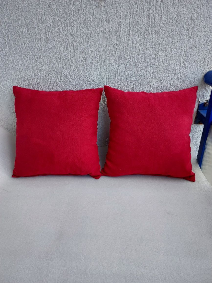 Nowe poduszki  ciemnoczerwone od tapczanu–cena za 2 szt