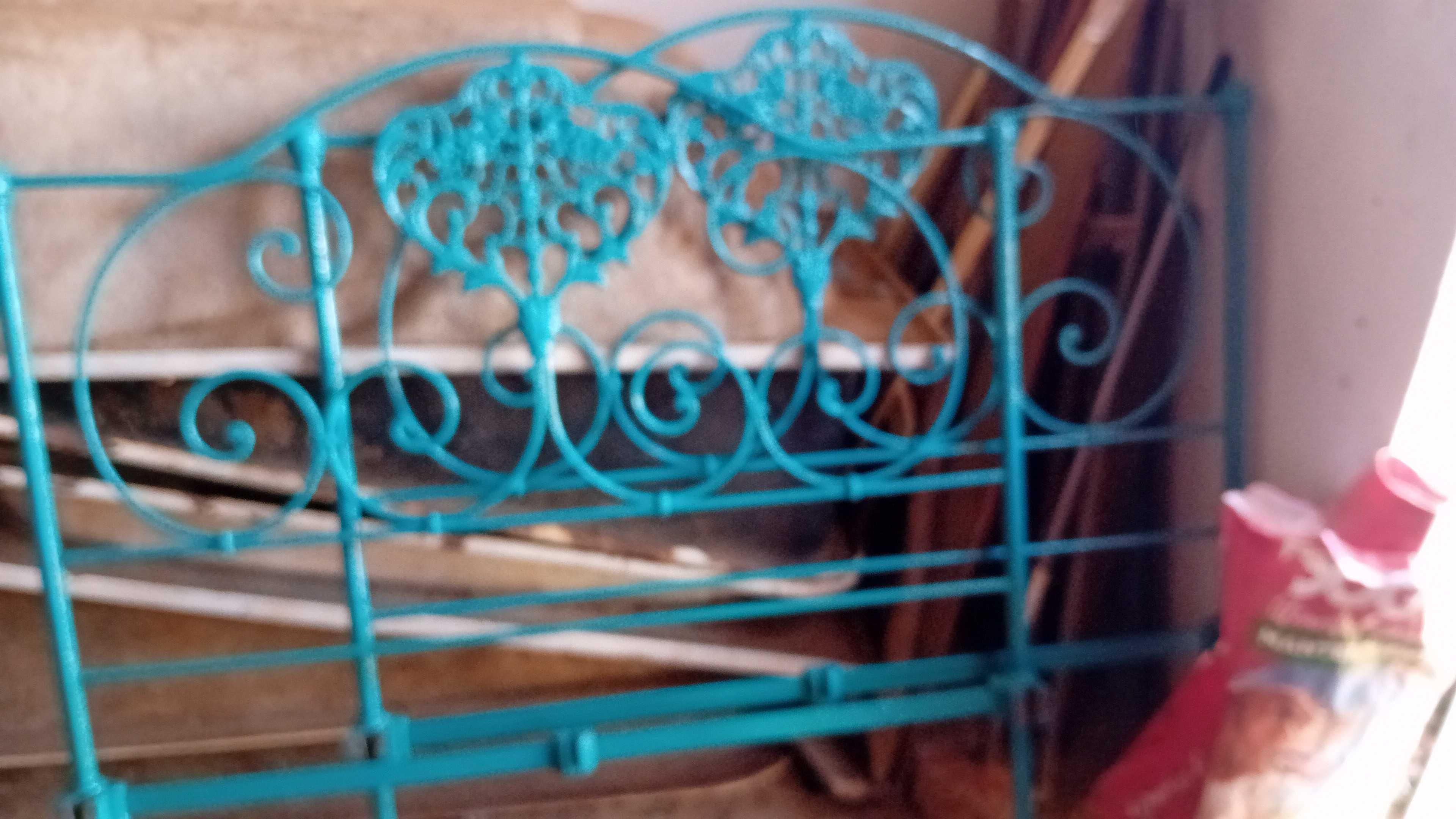 Cama de ferro  muito antiga