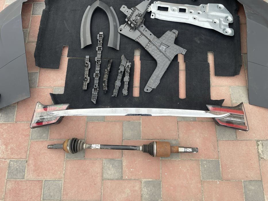 Салон Tesla X 5 місна. Підлога, салон,карти, молдинг в ляду