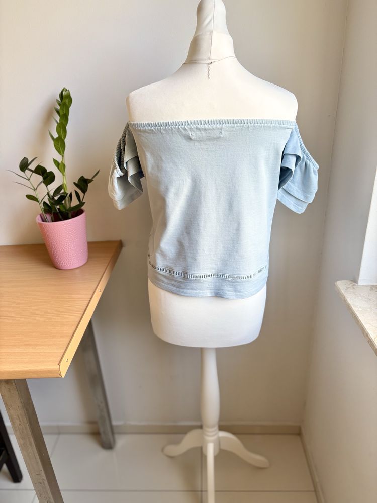Letnia bluzka z odkrytymi ramionami w kolorze baby blue House S