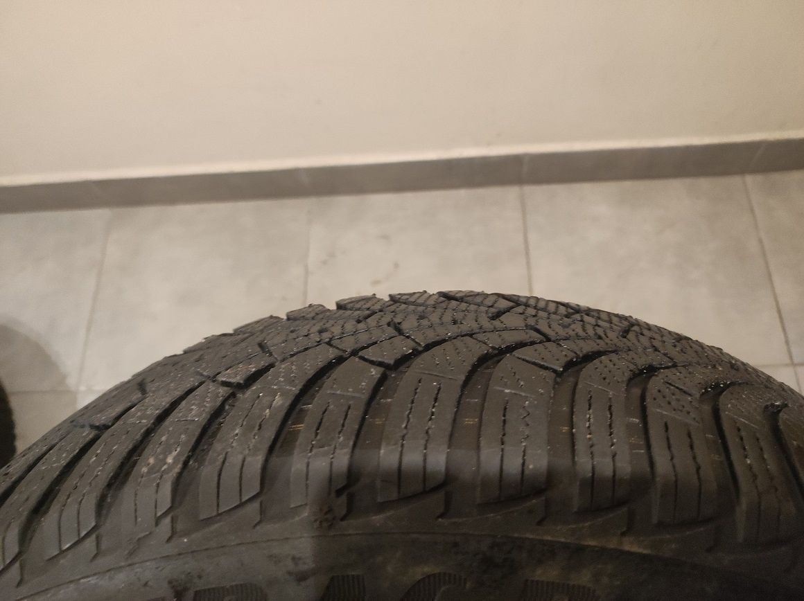 4 szt. Opony zimowe Goodyear UltraGrip 9 205/55/R16 91T