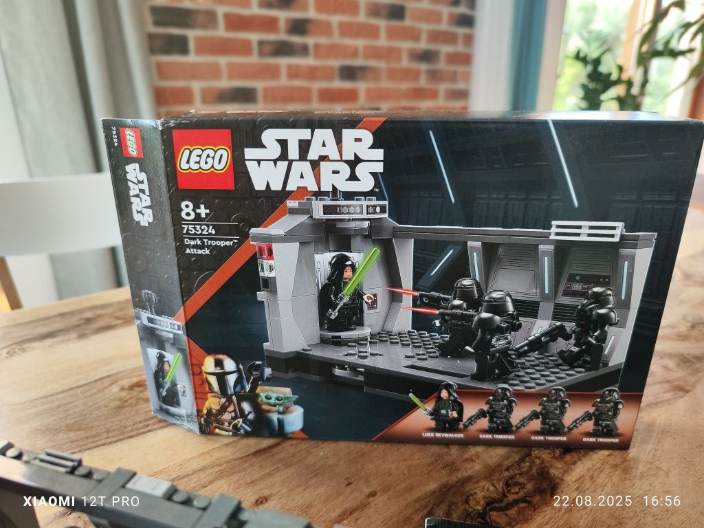 Zestaw LEGO Star Wars 75324 Dark Trooper Attack