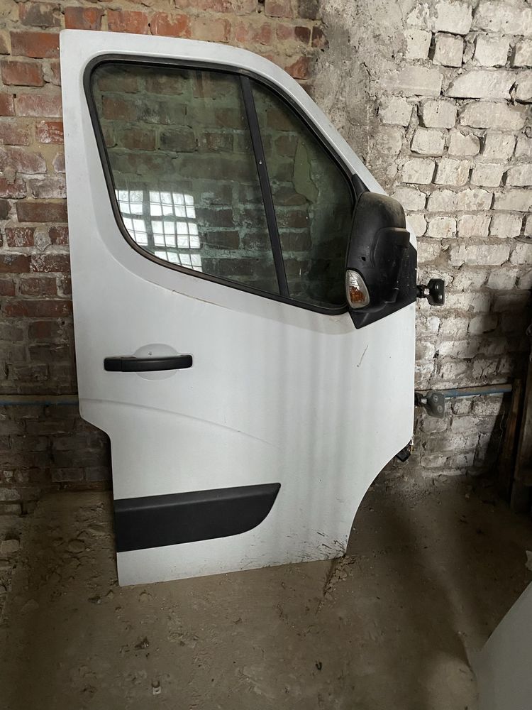 Передні двері Renault Master3