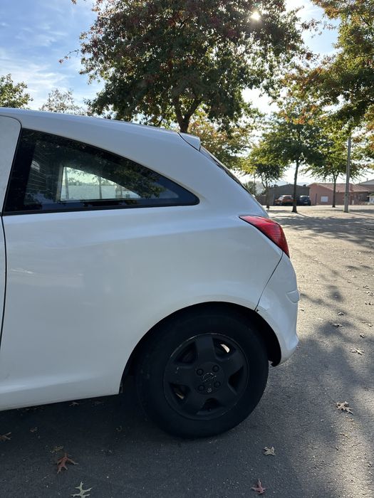 Opel Corsa D 1.3 CDTI 75cv – Ano 2009 – Muito económico!